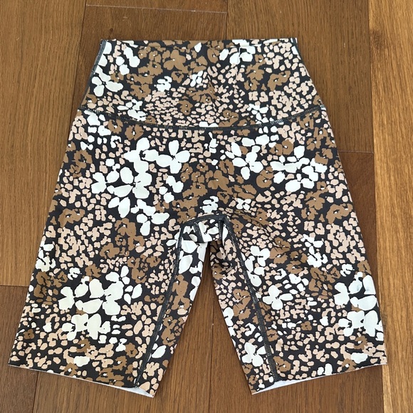 aerie Pants - Aerie Floral Bike Shorts - Black, White, Tan